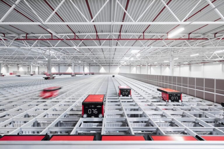 Automated spiral conveyors: maximum performance in the smallest space